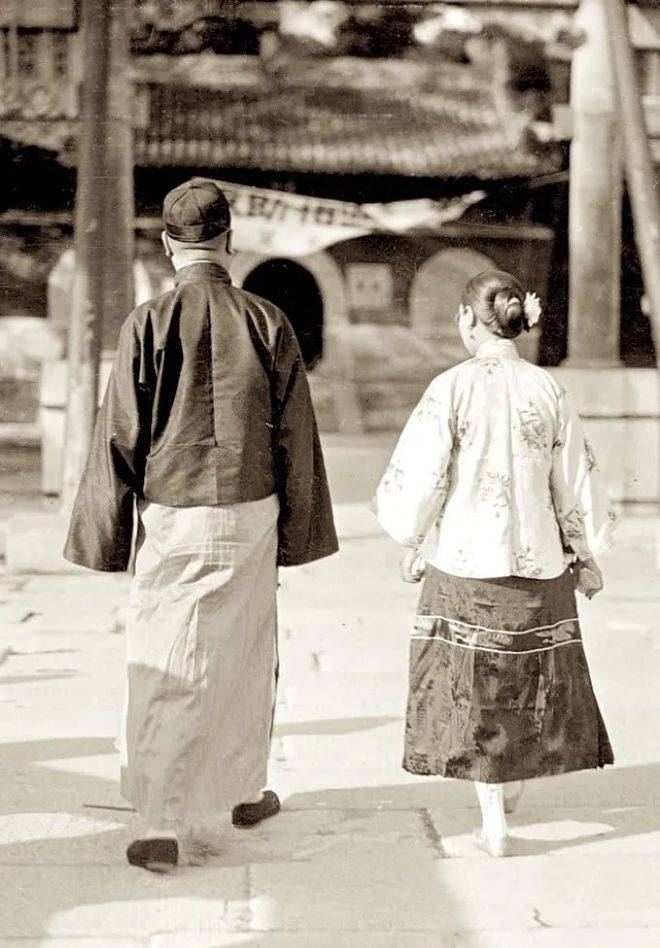 "四川王"刘湘死后，妻子曾找蒋介石发难，她和子女的结局如何？