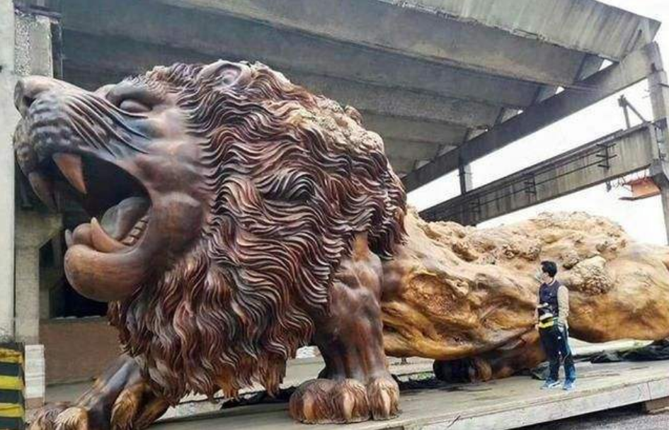 广西男子雕出15米雄狮，有人出价300万都不卖，如今“烂”在手里