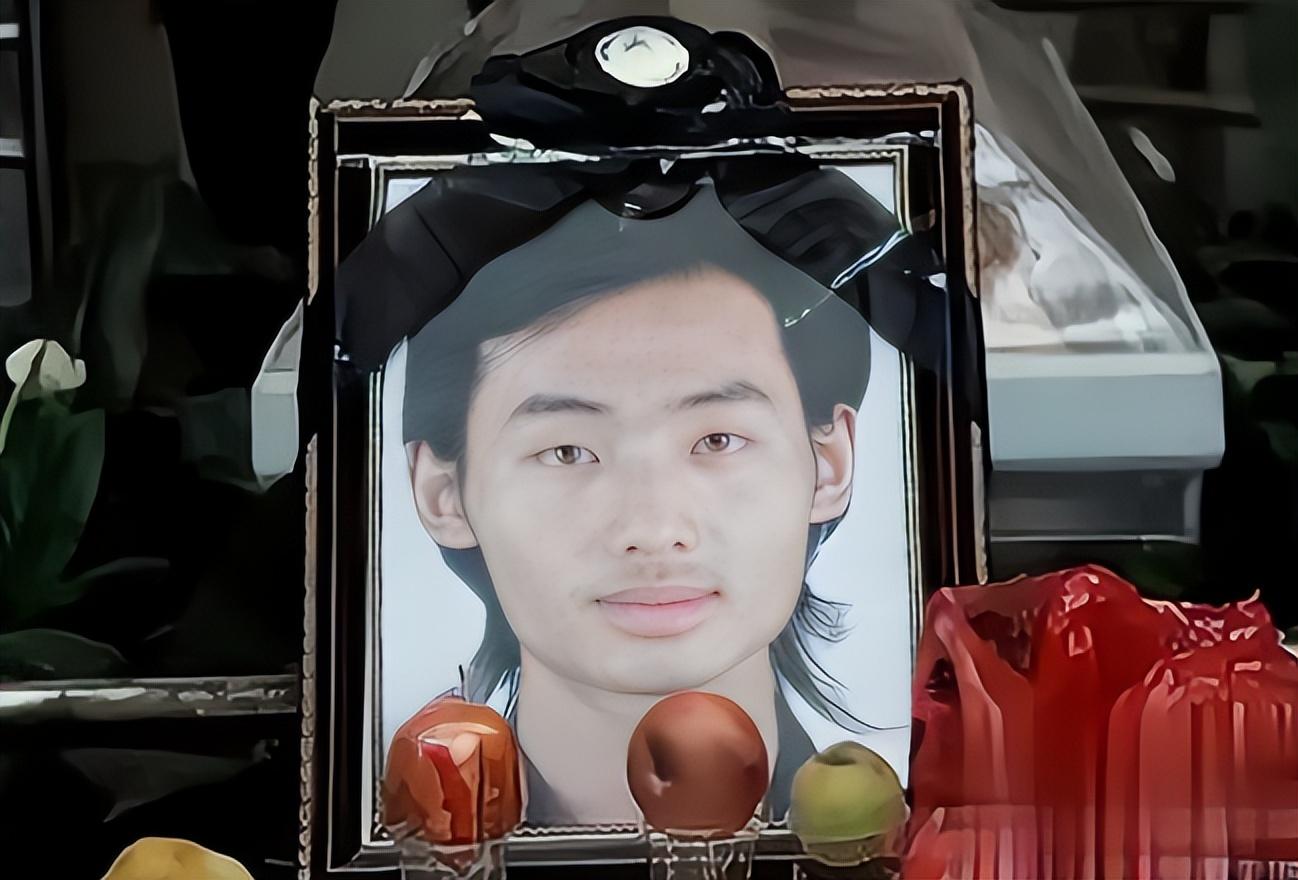湖南27岁小伙邓锦杰,为救4名落水者不幸身亡,被救者:我没让他救